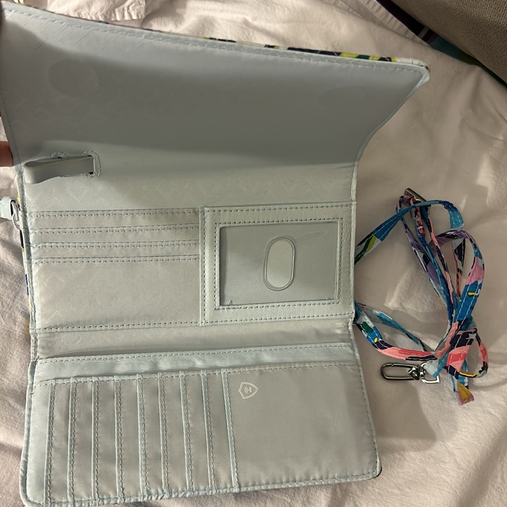 Vera Bradley Trifold Clutch with matching zip pouch - Picture 2 of 10